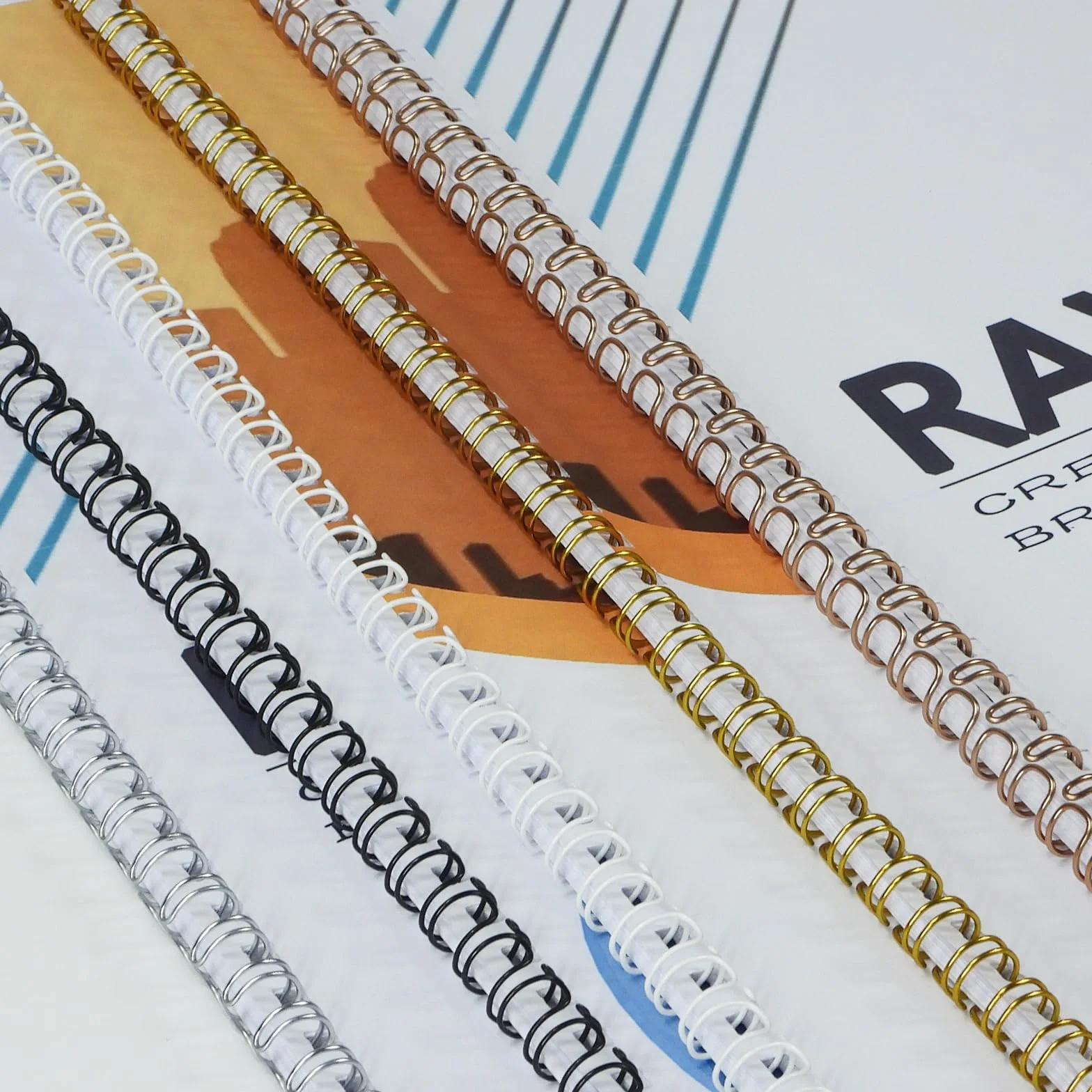 RAYSON Lomos de encuadernación de alambre, 34 bucles, colores mixtos, 40 hojas, paso 3:1, 7,9 mm, A4, paquete de 100