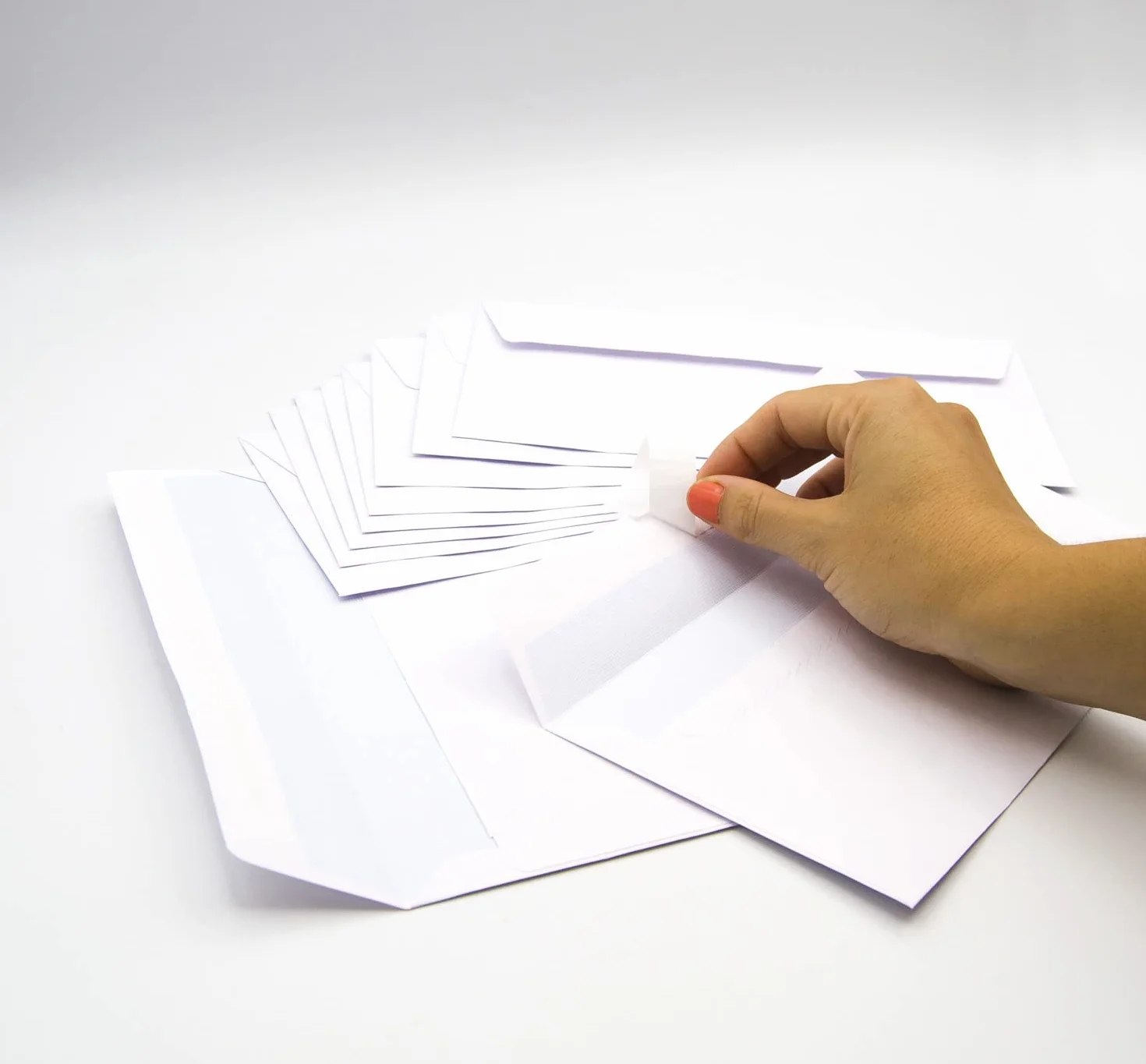 Sobres de papel blanco americano, sobres DL (115 x 225 mm) con ventana derecha, sobres de papel blanco para cartas, sobres de papel de 90 g/m2, cierre autoadhesivo - Ofituria (100 unidades)
