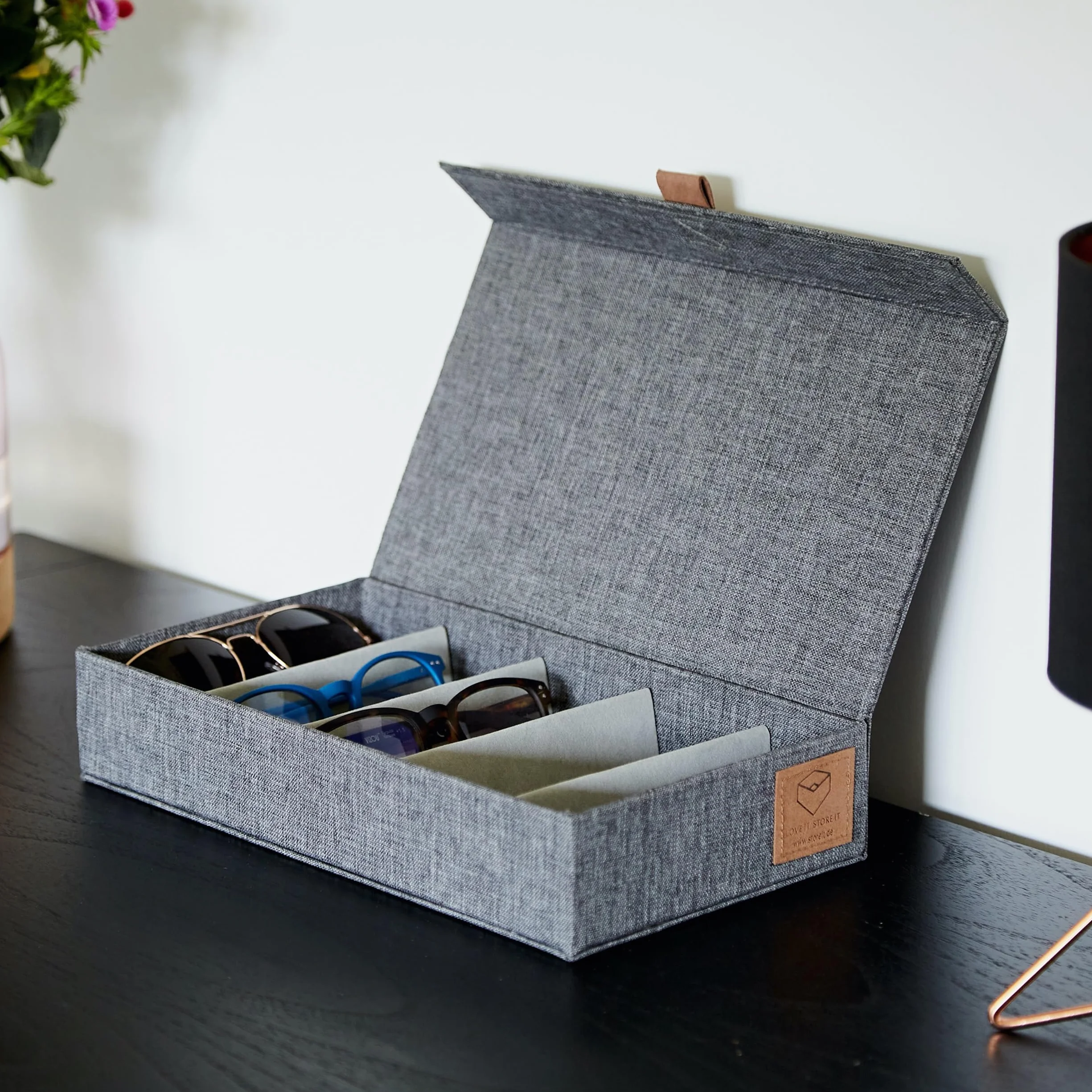 Love IT Store IT Premium Caja de Almacenamiento para Gafas – Caja de Gafas de Lino, Interior de Terciopelo – Reforzada con Madera – con 5 Compartimentos – Gris – 30 x 17 x 6 cm