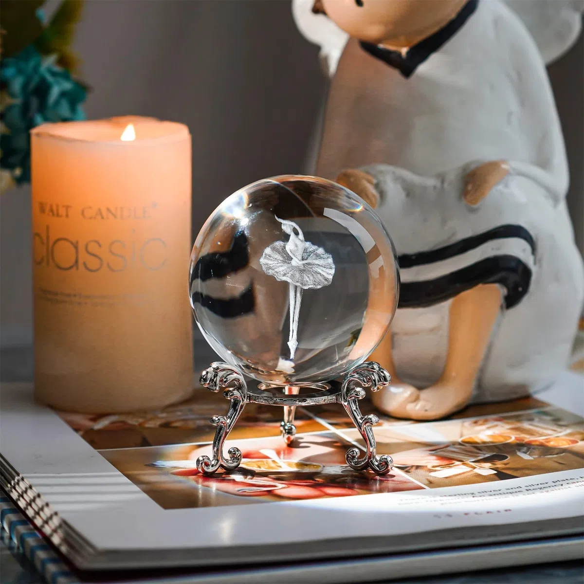 HDCRYSTALGIFTS Pisapapeles con bola de cristal grabada con láser en 3D, elegante bailarina de ballet, esfera de cristal, decoración para el hogar (60 mm, 2.4 pulgadas)