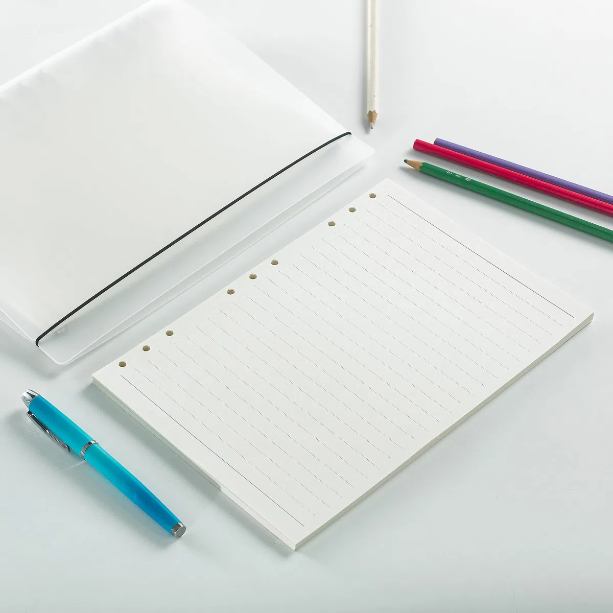 Hojas para Carpeta de Anillas B5-90 Hojas Rayadas, Papel de 100g/m², 9 Agujeros | Compatible con A5 | Ideal para Cuaderno Universitario, Tomar Apuntes, Oficina y Estudio (18x25,5 cm)
