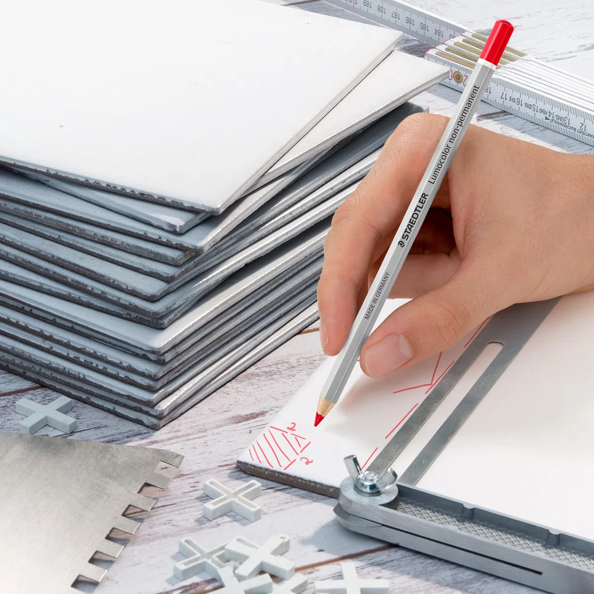 Staedtler Lumocolor 108-0. Lápices de madera de color blanco. Caja con 12 unidades.