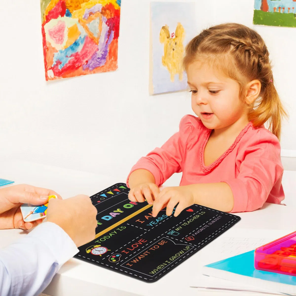 TOYANDONA Tablero para el primer día de clases: tarjeta de regreso a clases de doble cara para niños, tablero de madera para el primer día de guardería, pizarra negra reutilizable para guardería