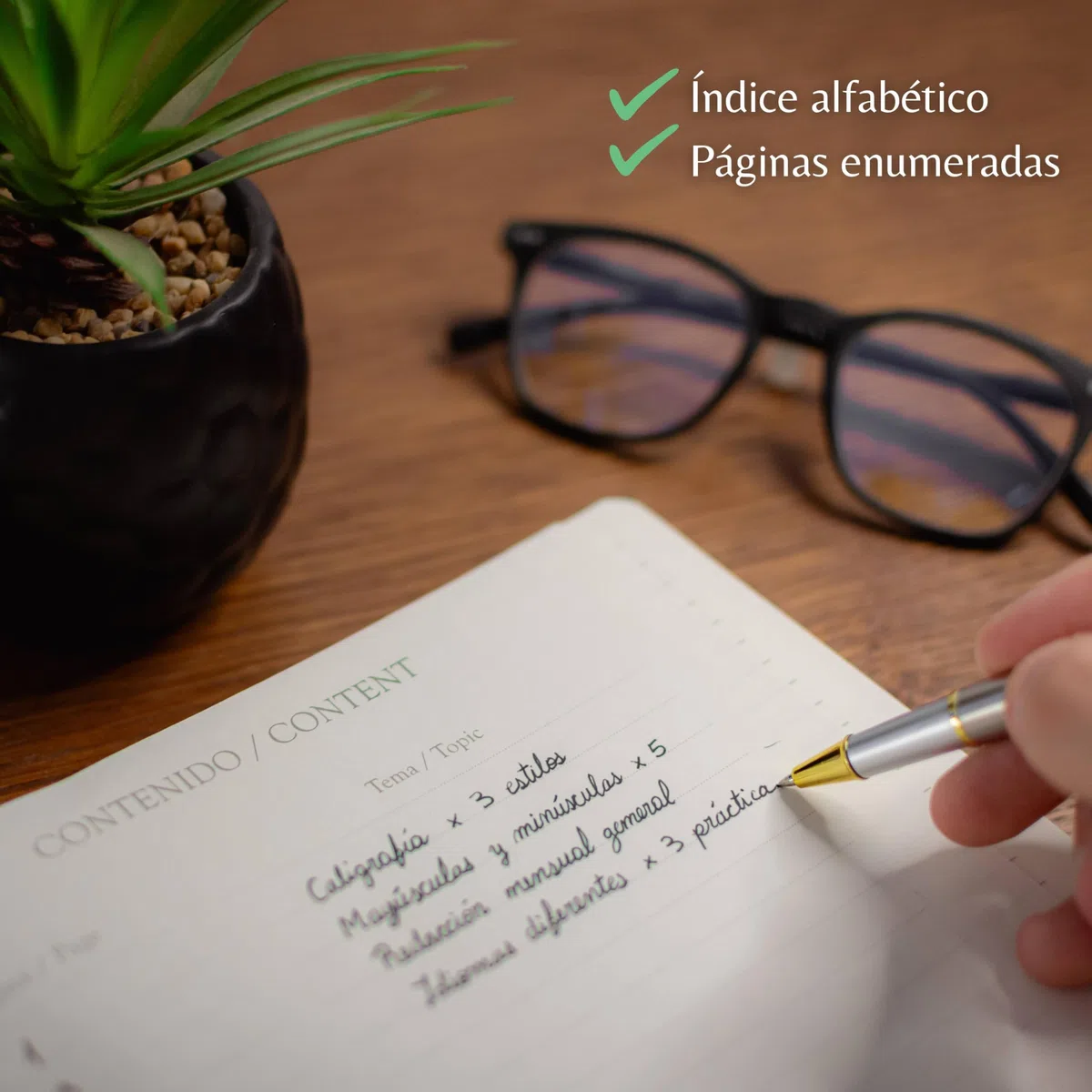 Cuaderno B5 con Rayas · Tapa Dura Vegana y Bolígrafo · 250 Páginas Numeradas con Índice · Cierre Elástico, Bolsillo Interior y Marcapáginas · Estuche Negro Mate para Regalo (R,V)