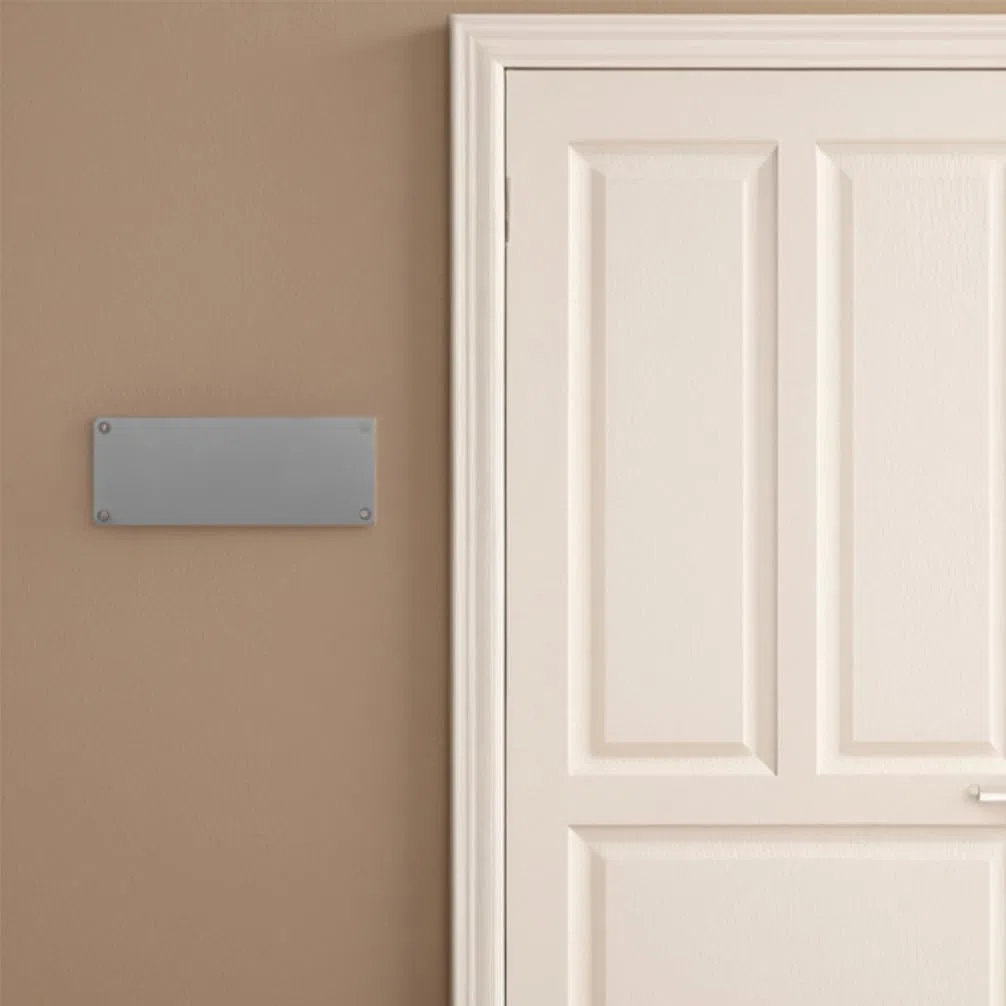 Healifty 10 placas de metal con nombre en blanco, pared de acero inoxidable con cuatro agujeros para signos en blanco en casa, oficina, negocios