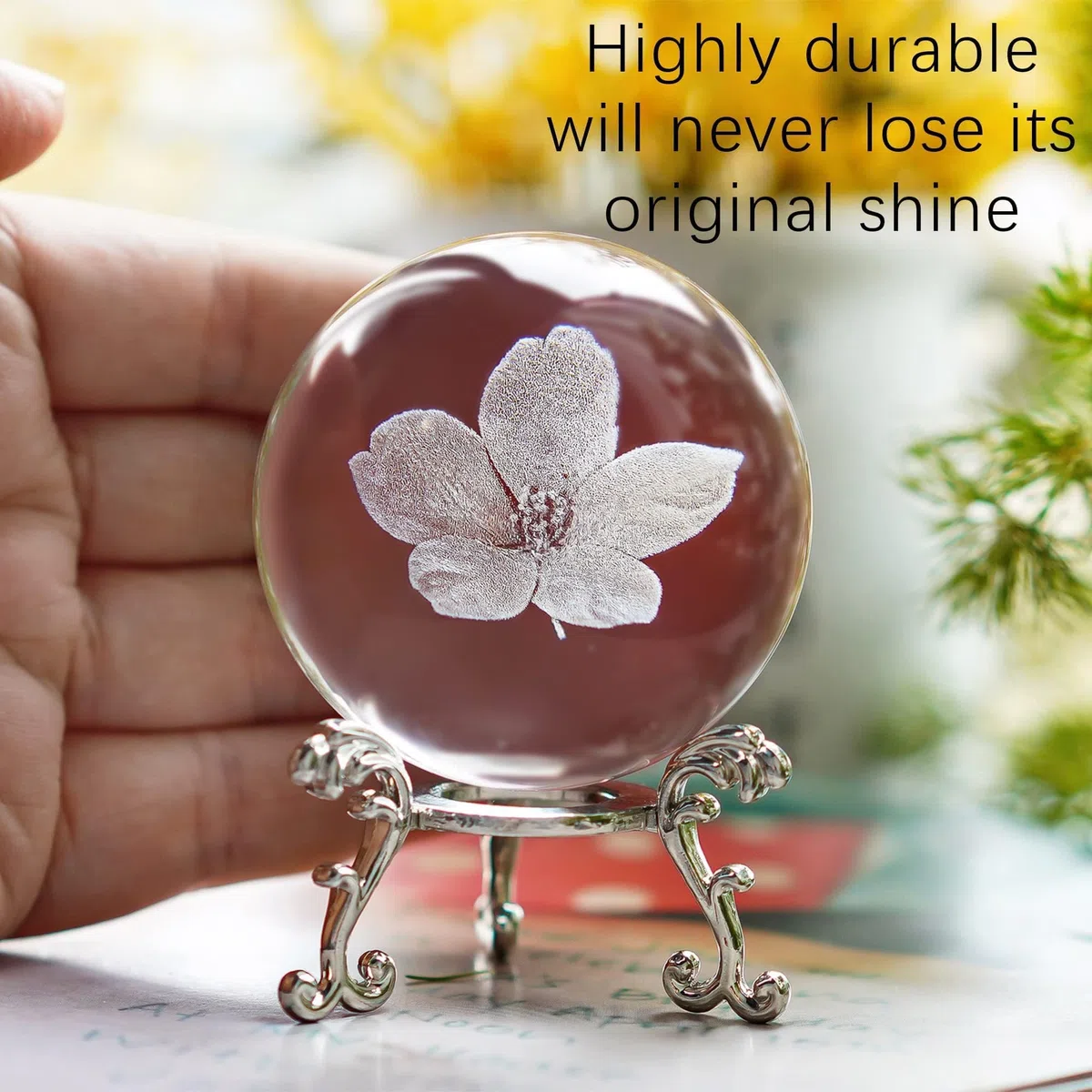 HDCRYSTALGIFTS Figura de bola de cristal de flores 3D de 60 mm, regalos para mujeres y hombres, bola de cristal grabada con láser de cerezo, flor de cerezo, bola de cristal Sakura con soporte