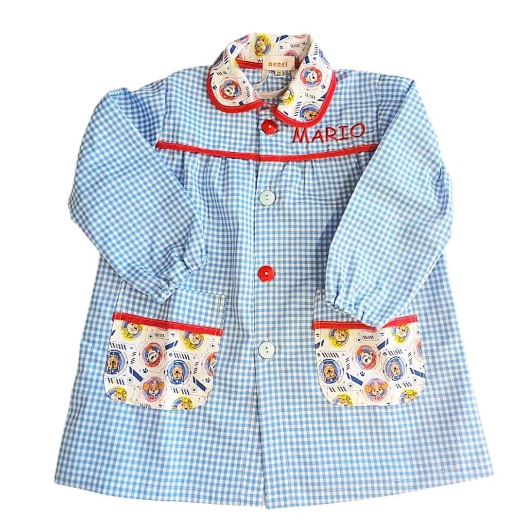Nenel Bata Escolar Personalizada - Babi escolar infantil con Nombre Bordado – Mandilón personalizado para Niños – Modelo patrulla Canina