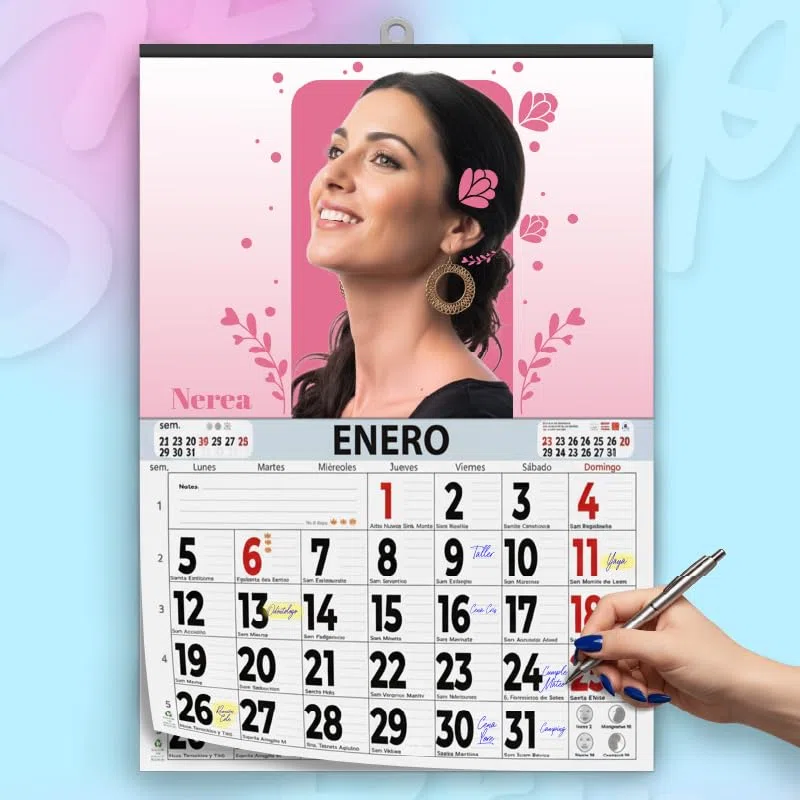 Calendario Personalizado 2026 para Pared con Notas de 43,5cm y Contiene Colgador - Añade Fotos, Textos o Logo - Almanaque con Faldilla Mensual, Ideal para Organizador Mensual o Regalo Navidad