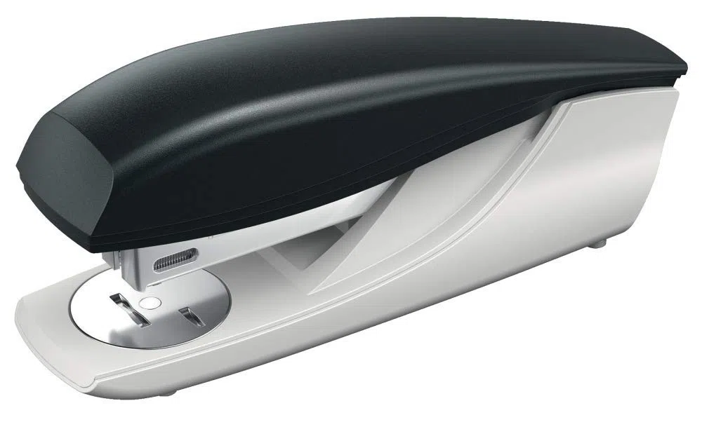 Petrus 623370 - Grapadora de Oficina Mod. 235, Capacidad 30 Hojas, Tecnología de Impacto Directo Patentada, Grapado Cerrado, Abierto y Clavado, Extraegrapas Integrado, Carga Superior, Color Negro