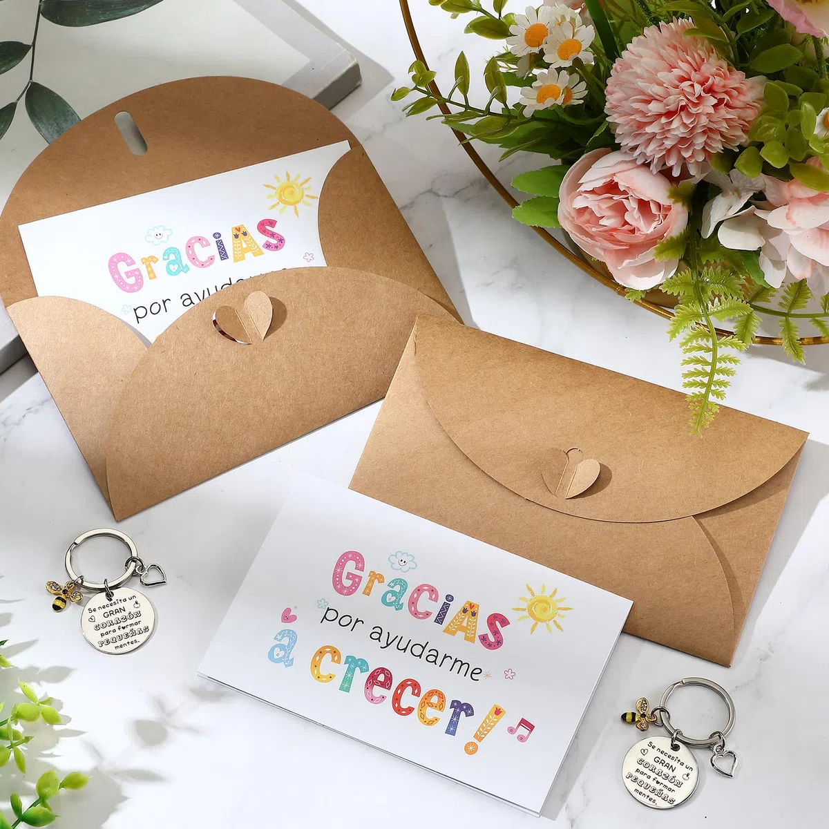 Weewooday Set de Regalo para Profesora 6 Llaveros Grabados de Abeja 6 Tarjetas de Felicitación de Gracias por Ayudarme a Crecer 6 Sobres para Maestros por el Día del Profesor Graduación Cumpleaños