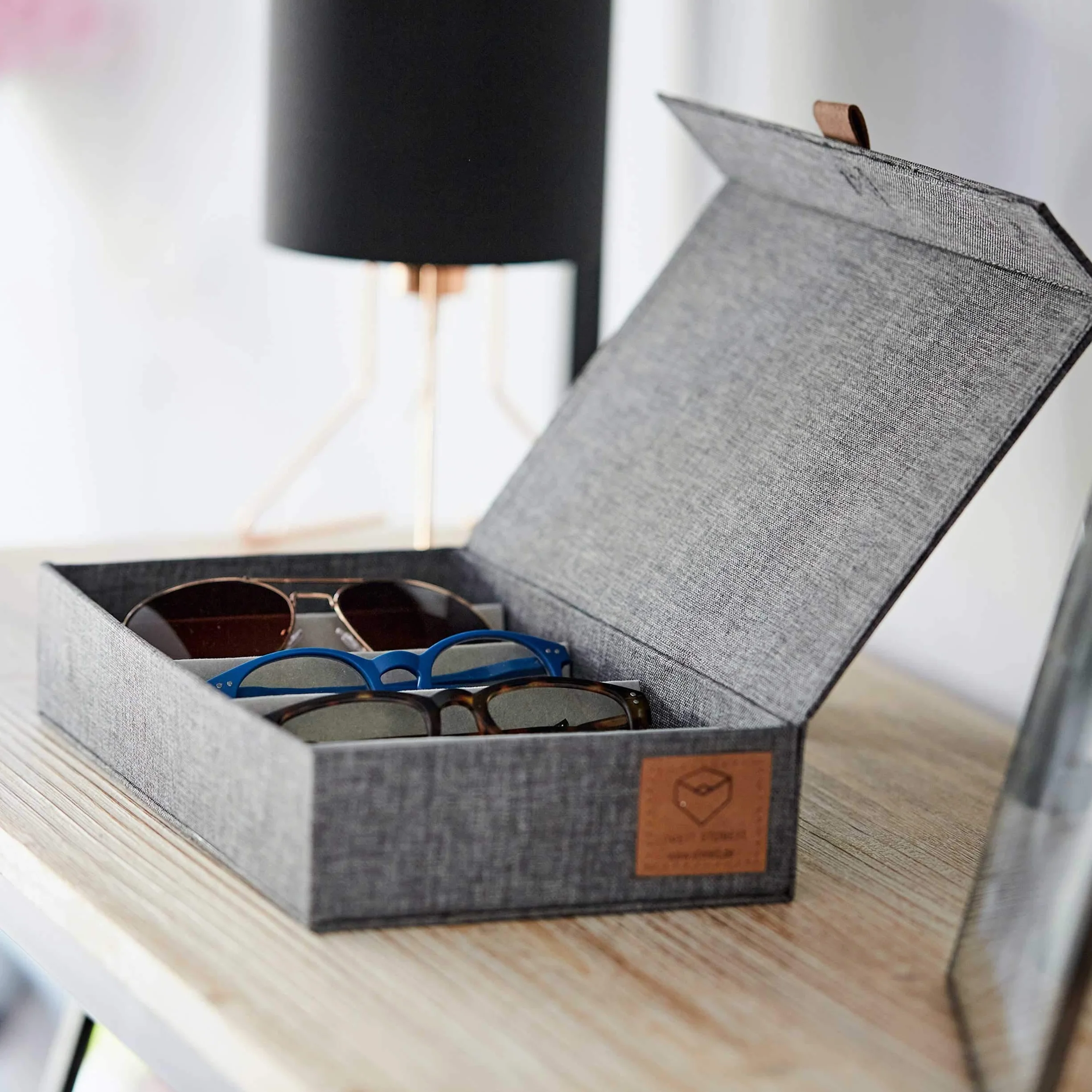 Love IT Store IT Premium Caja de Almacenamiento para Gafas – Caja de Gafas de Lino, Interior de Terciopelo – Reforzada con Madera – con 5 Compartimentos – Gris – 30 x 17 x 6 cm