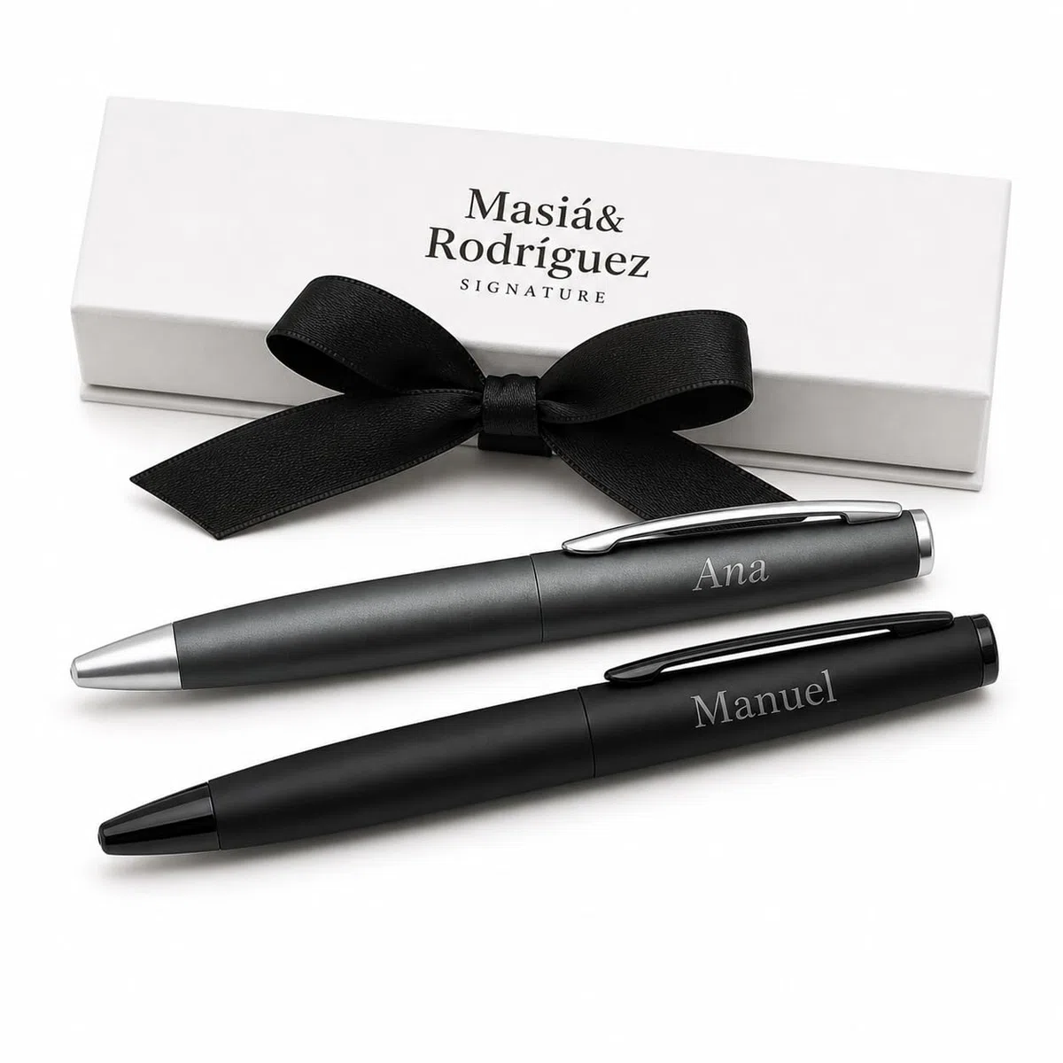 M&R - Set de 2 Bolígrafos Personalizados Grabados con Nombre - Bolígrafo de Metal Elegante - Regalo Original para Cumpleaños, Oficina o Empresa