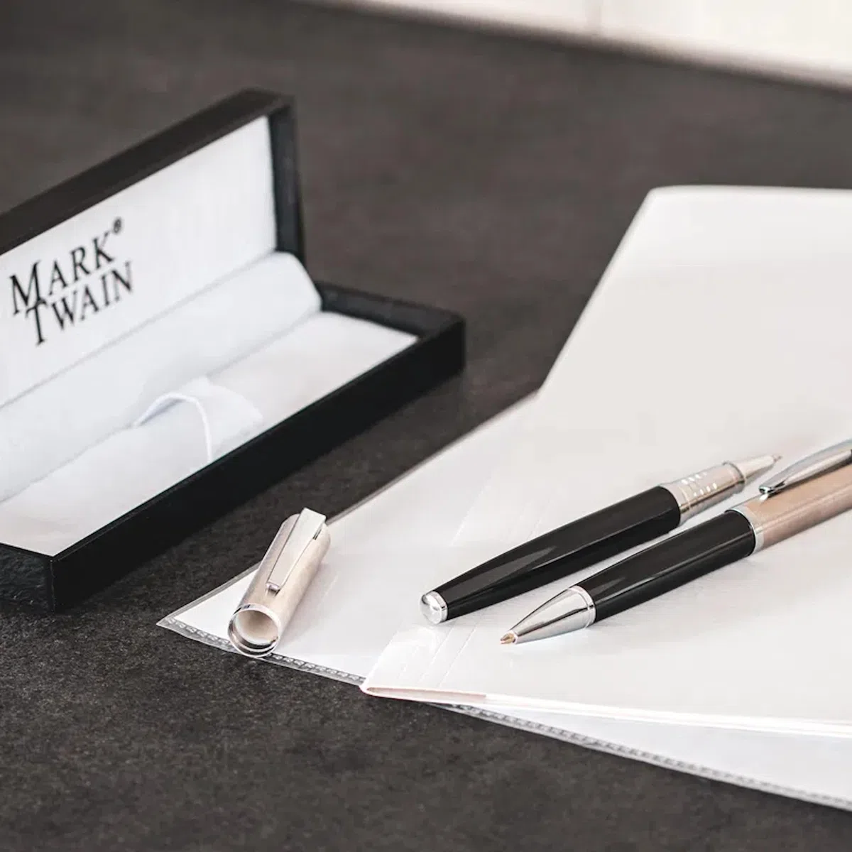 Juego de escritura de metal de alta calidad – Bolígrafo giratorio y bolígrafo en elegante embalaje acrílico azul escribiendo elegante set de regalo para oficina, escuela y negocios