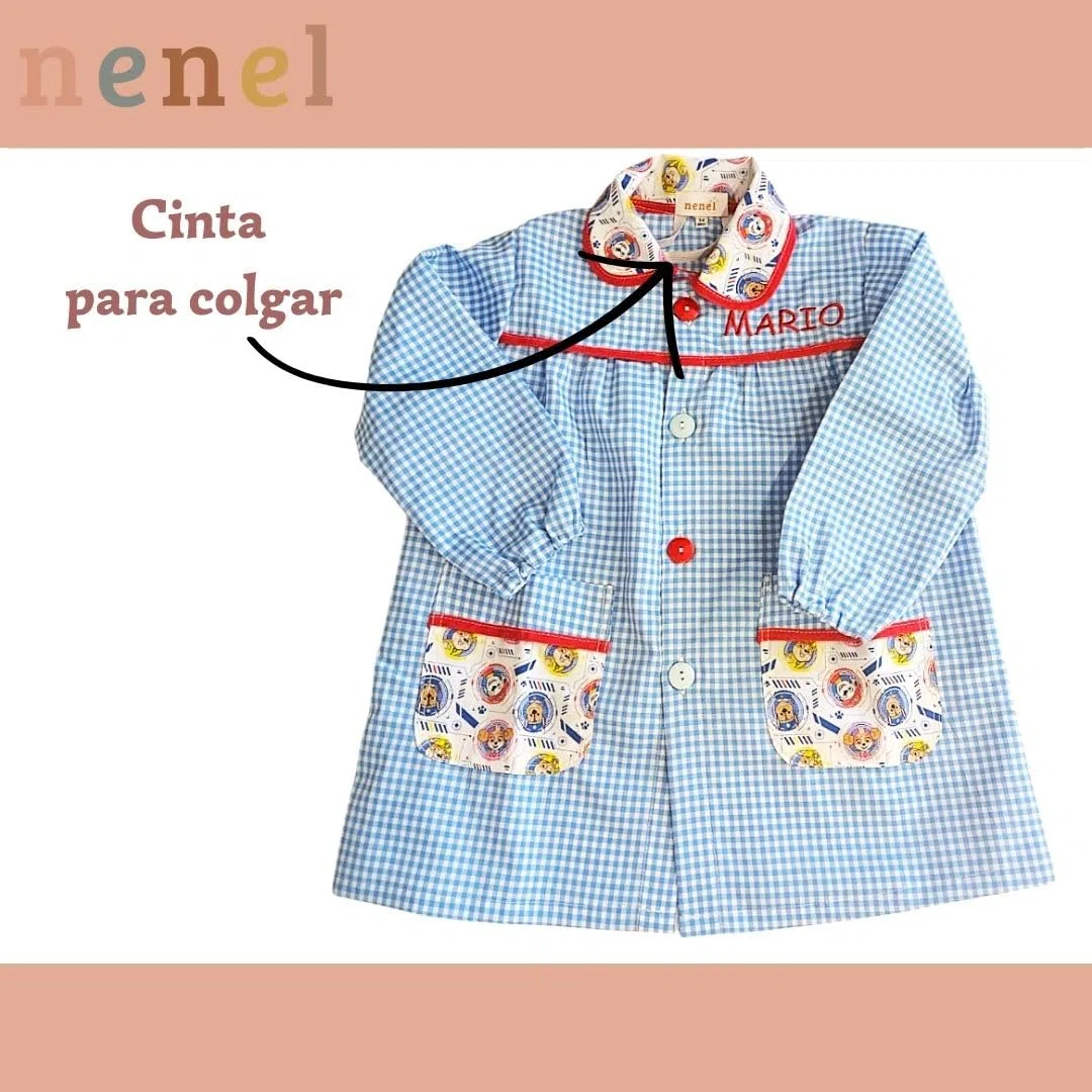 Nenel Bata Escolar Personalizada - Babi escolar infantil con Nombre Bordado – Mandilón personalizado para Niños – Modelo patrulla Canina