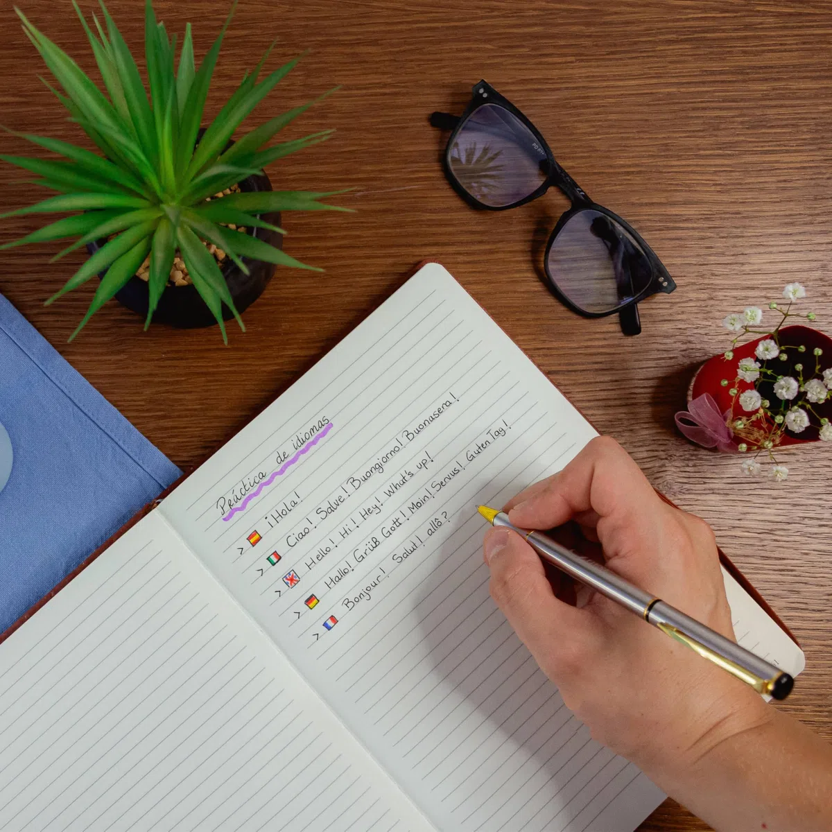 Cuaderno B5 con Rayas · Tapa Dura Vegana y Bolígrafo · 250 Páginas Numeradas con Índice · Cierre Elástico, Bolsillo Interior y Marcapáginas · Estuche Negro Mate para Regalo (R,V)