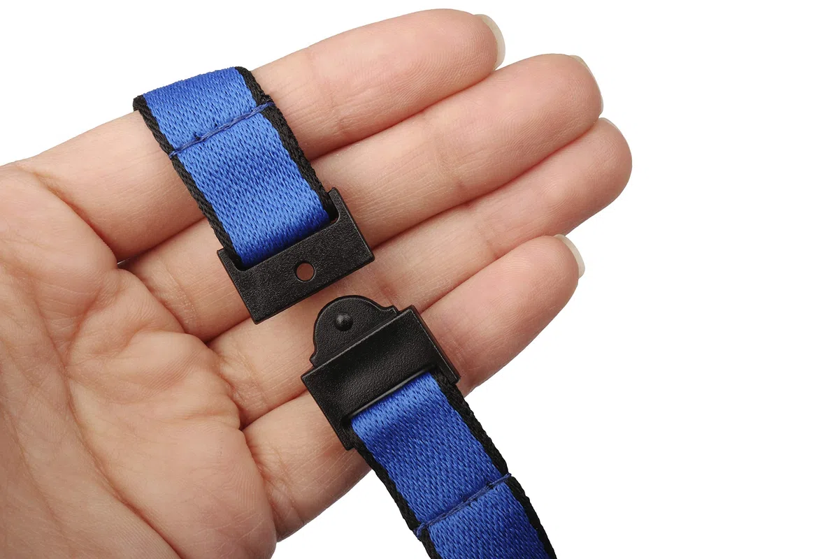 Djois 200521 – Lote de 10 Cordones para Tarjetas con Cinta Plana, Mosquetón Giratorio, Anilla y Cierre de Seguridad para Tarjetas de Identificación y Acreditaciones de Visitantes, Azul