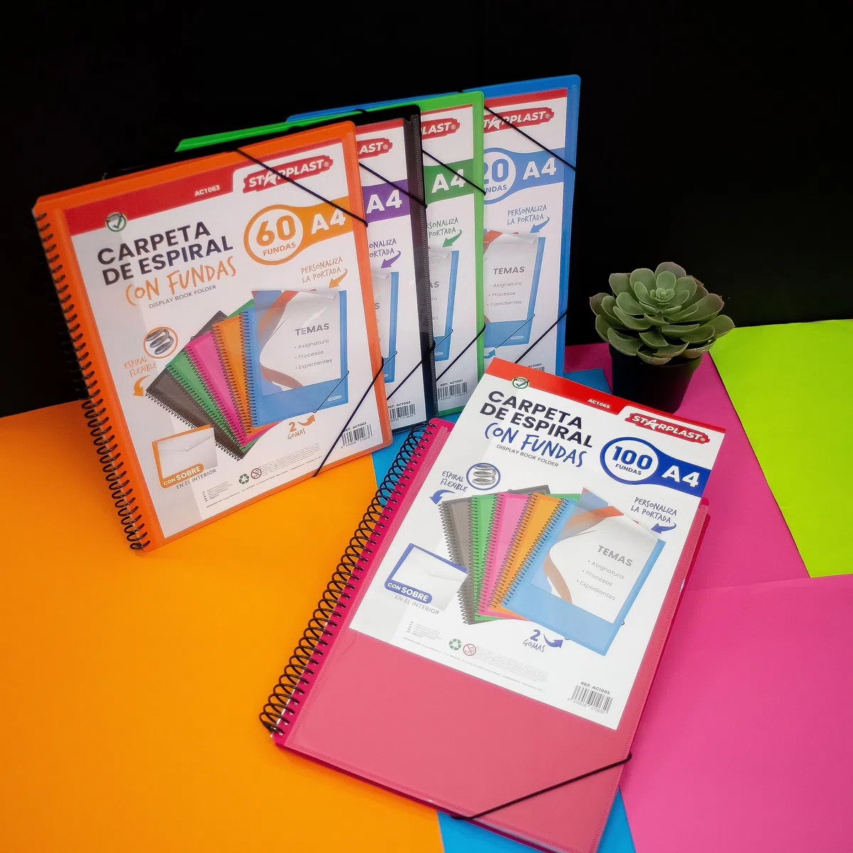 Starplast Carpeta Con Fundas Espiral Flexible - 60 fundas transparentes, A4, cierre elástico, tapa polipropileno, portada personalizable, para uso Escolar y Oficina - color Verde